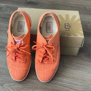 Ugg womens Hally new tennis shoe size 9